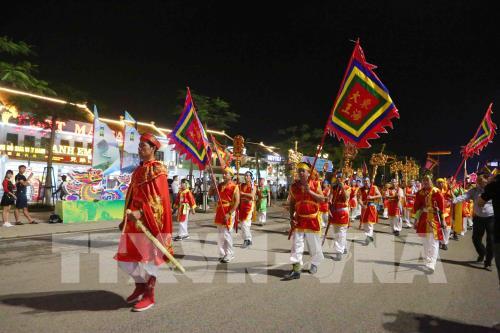 Rực rỡ Carnaval Hạ Long 2018 với Lễ diễu hành 12 xe hoa