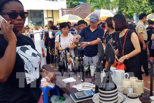 Chợ Tây trên đất Ta