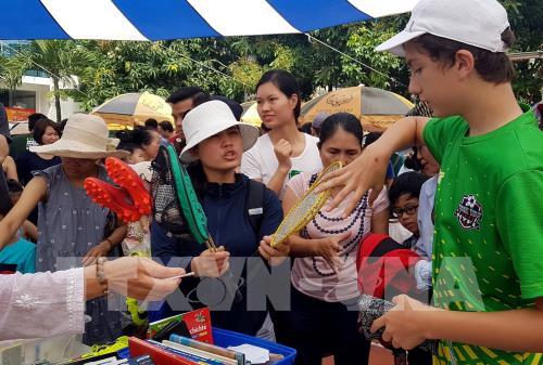 Chợ Tây trên đất Ta