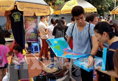 Chợ Tây trên đất Ta