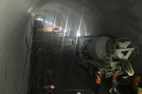 Hầm đường bộ Cù Mông nước rút vượt tiến độ 