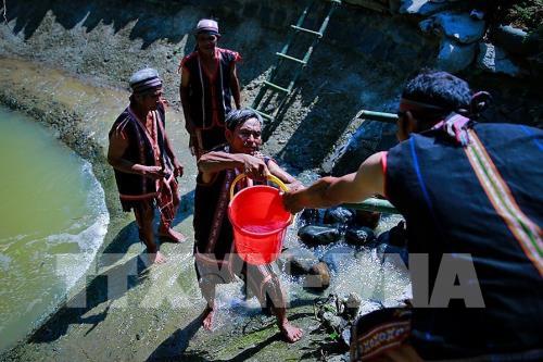 Lễ cúng bến nước của đồng bào dân tộc Gia Rai