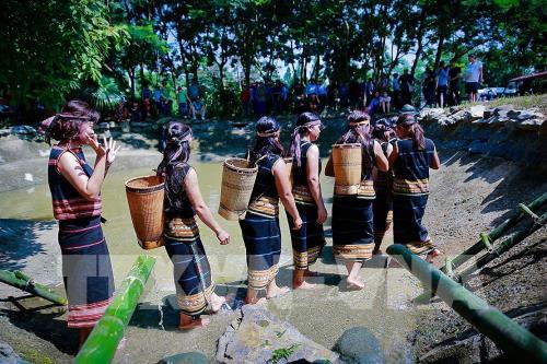 Lễ cúng bến nước của đồng bào dân tộc Gia Rai