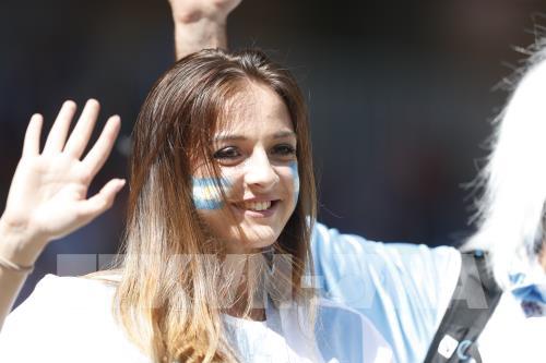 Những bóng hồng xinh đẹp “thiêu cháy” World Cup 2018