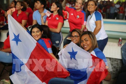 Những bóng hồng xinh đẹp “thiêu cháy” World Cup 2018