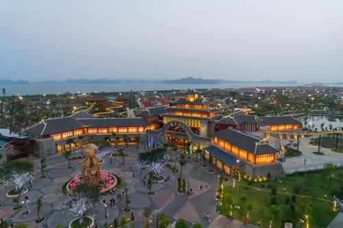 Nhà nhà tìm về Hạ Long là để vui chơi ở chốn này đây