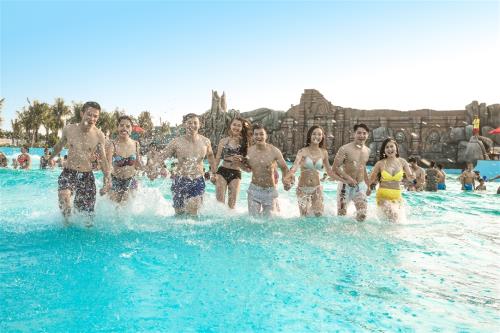 Nhà nhà tìm về Hạ Long là để vui chơi ở chốn này đây