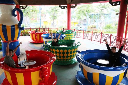 Nhà nhà tìm về Hạ Long là để vui chơi ở chốn này đây