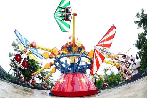 Nhà nhà tìm về Hạ Long là để vui chơi ở chốn này đây