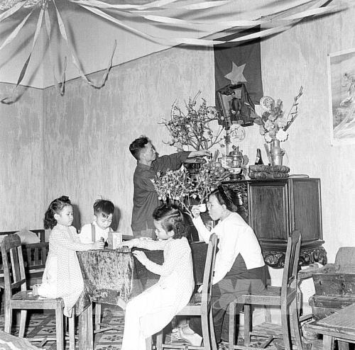 Ấm áp gia đình Việt xưa và nay