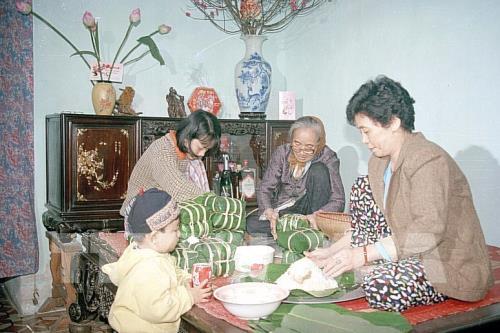 Ấm áp gia đình Việt xưa và nay