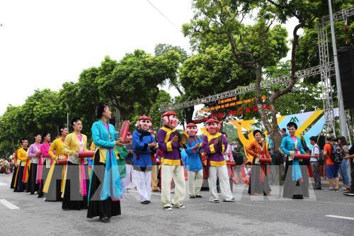Tưng bừng lễ hội đường phố tại Phố đi bộ hồ Gươm