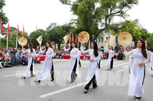 Tưng bừng lễ hội đường phố tại Phố đi bộ hồ Gươm