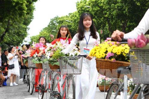 Tưng bừng lễ hội đường phố tại Phố đi bộ hồ Gươm