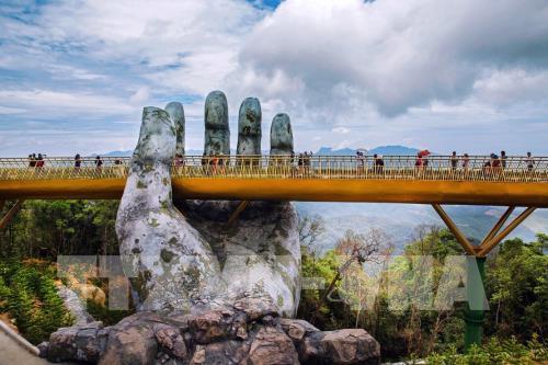 Cầu Vàng trên đỉnh Bà Nà