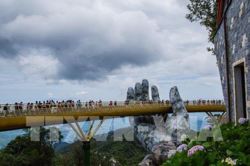 Cầu Vàng trên đỉnh Bà Nà