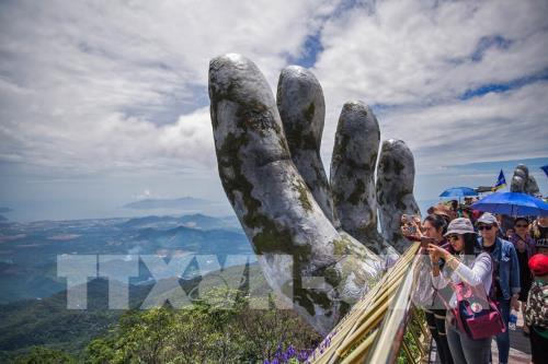 Cầu Vàng trên đỉnh Bà Nà