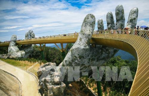 Cầu Vàng trên đỉnh Bà Nà