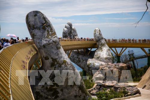 Cầu Vàng trên đỉnh Bà Nà