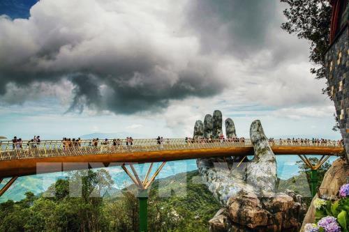 Cầu Vàng trên đỉnh Bà Nà