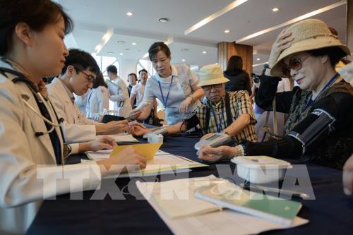 Hình ảnh đầu tiên đoàn tụ các gia đình ly tán trong Chiến tranh Triều Tiên