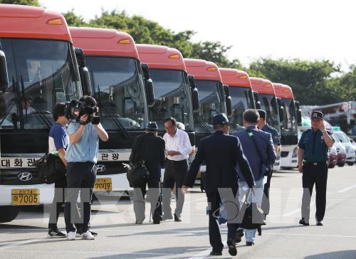 Hình ảnh đầu tiên đoàn tụ các gia đình ly tán trong Chiến tranh Triều Tiên