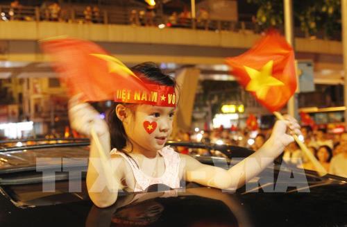 Người dân cả nước ăn mừng chiến thắng lịch sử Olympic Việt Nam