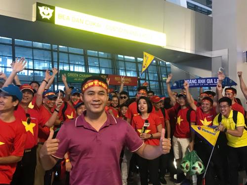 Hàng trăm cổ động viên đã có mặt tại Indonesia cổ vũ cho tuyển Việt Nam