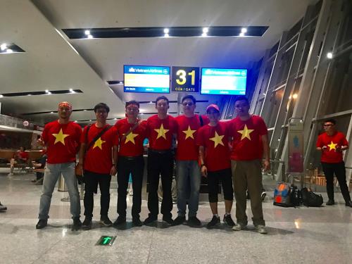 Hàng trăm cổ động viên đã có mặt tại Indonesia cổ vũ cho tuyển Việt Nam