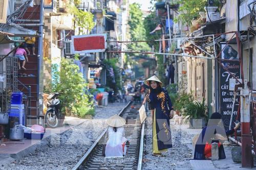 "Phố đường tàu" Hà Nội thu hút du khách
