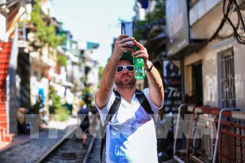 "Phố đường tàu" Hà Nội thu hút du khách