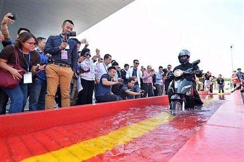 Cận cảnh xe máy điện thông minh đầu tiên của VinFast Klara