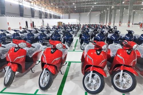 Cận cảnh xe máy điện thông minh đầu tiên của VinFast Klara