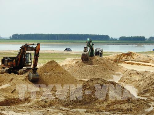 Ngăn găm hàng, thao túng giá vật liệu xây dựng