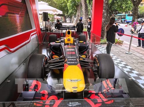 Cận cảnh siêu xe đua F1 tại Việt Nam