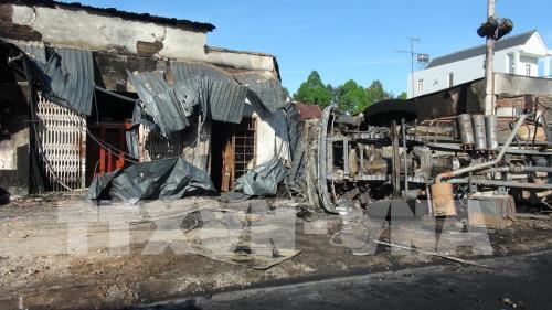 Hiện trường vụ xe bồn chở xăng gây cháy kinh hoàng