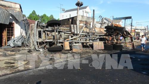 Hiện trường vụ xe bồn chở xăng gây cháy kinh hoàng