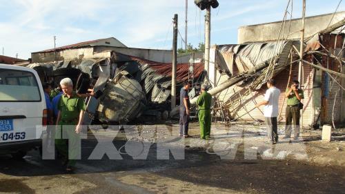 Hiện trường vụ xe bồn chở xăng gây cháy kinh hoàng