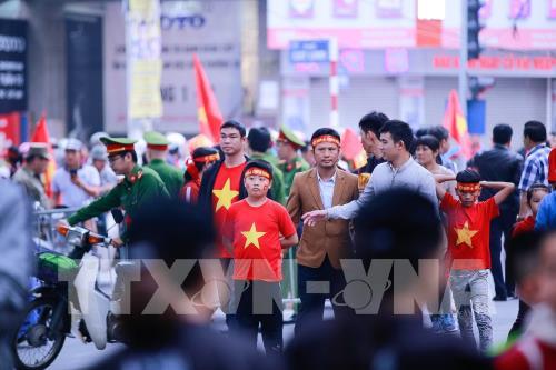 Cổ động viên tiếp lửa cho đội tuyển Việt Nam trong trận gặp Campuchia