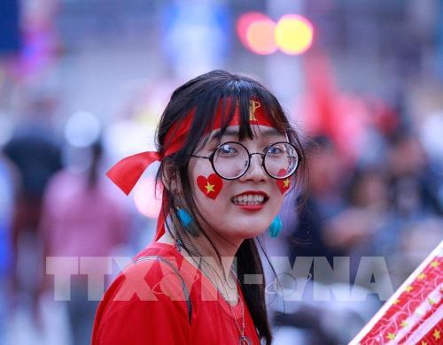 Cổ động viên tiếp lửa cho đội tuyển Việt Nam trong trận gặp Campuchia