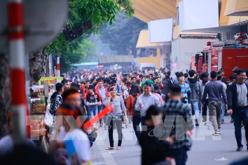 Cổ động viên tiếp lửa cho đội tuyển Việt Nam trong trận gặp Campuchia