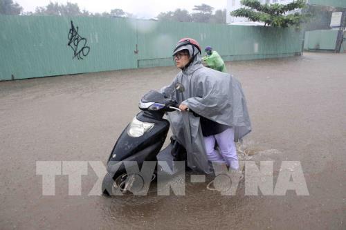Đà Nẵng: Mưa lớn kéo dài, nhiều tuyến đường và nhà dân ngập nước