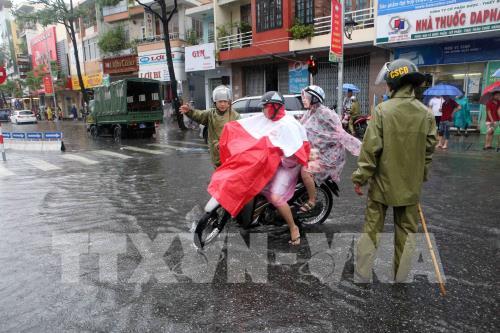 Đà Nẵng: Mưa lớn kéo dài, nhiều tuyến đường và nhà dân ngập nước