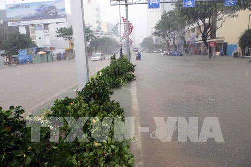 Đà Nẵng: Mưa lớn kéo dài, nhiều tuyến đường và nhà dân ngập nước