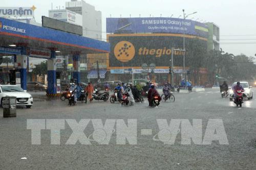 Đà Nẵng: Mưa lớn kéo dài, nhiều tuyến đường và nhà dân ngập nước