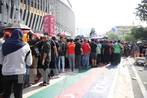 Cổ động viên Malaysia mệt mỏi vì mua vé trận Malaysia-Việt Nam