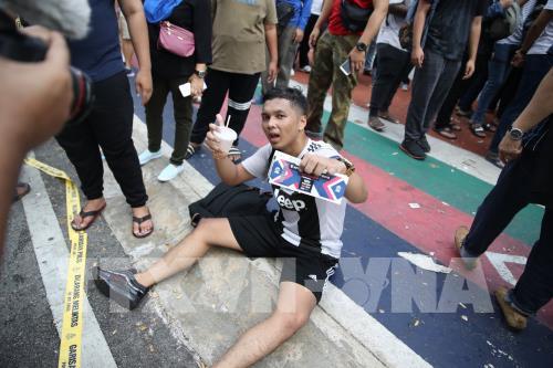 Cổ động viên Malaysia mệt mỏi vì mua vé trận Malaysia-Việt Nam