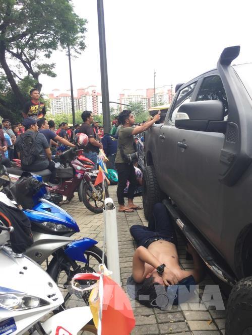 Cổ động viên Malaysia mệt mỏi vì mua vé trận Malaysia-Việt Nam