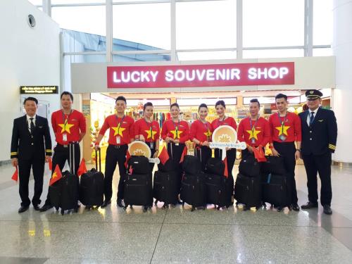 Cổ động viên sang Malaysia "tiếp lửa" đội tuyển Quốc gia Việt Nam