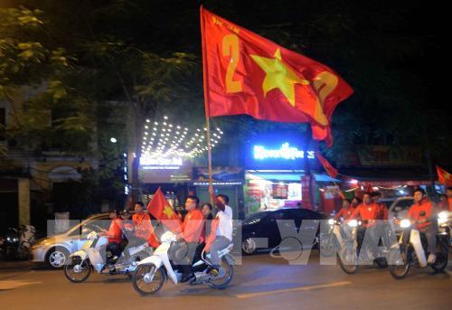 Người dân vỡ òa cảm xúc khi đội tuyển Việt Nam vô địch AFF cup 2018